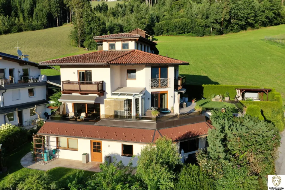 Traumhaftes, elegantes und großzügiges Wohnhaus in ruhiger Sonnenlage mit Panoramablick auf das Zillertal - Titelbild