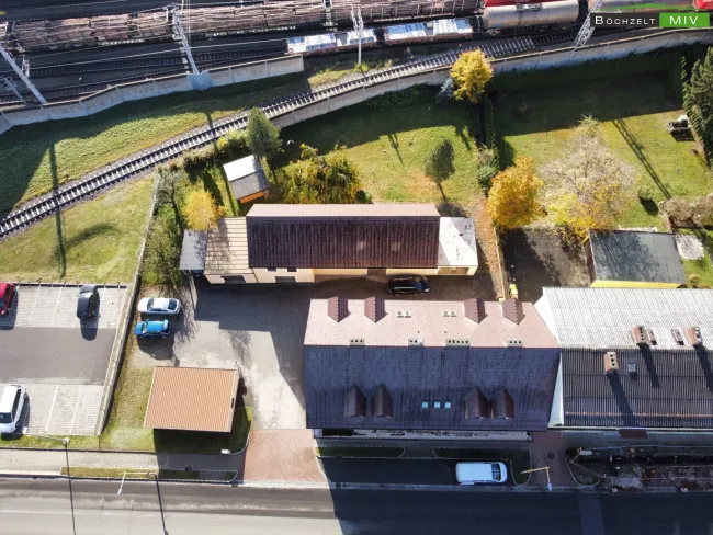 Wohn- und Geschäftshaus mit Garagen und Nebengebäude mit über 1.000 m² Nutzfläche - Bild