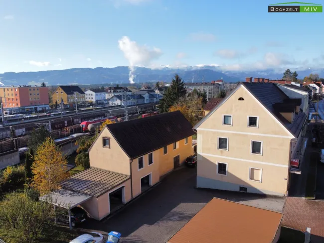 Wohn- und Geschäftshaus mit Garagen und Nebengebäude mit über 1.000 m² Nutzfläche - Bild