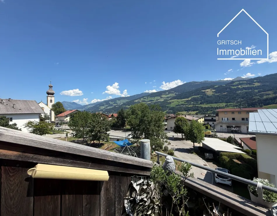 MILS - Charmante 3-Zimmer-Dachgeschosswohnung mit Panoramablick, Balkon & Tiefgaragenplatz - Bild