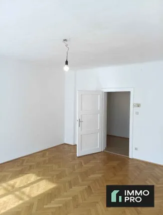 Charmante 2,5 Zimmer Altbauwohnung in Toplage - Titelbild