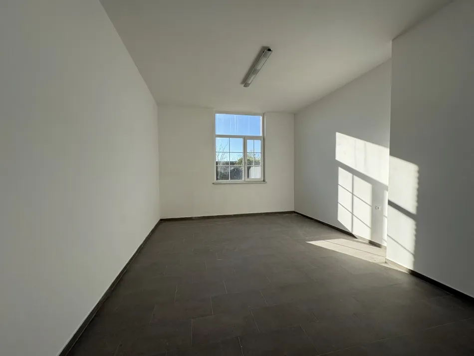 Vielseitig nutzbarer Raum, Büro, Lager im Industriegebiet – ca. 17 m² PROVISIONSFREI!!! D9 - Bild