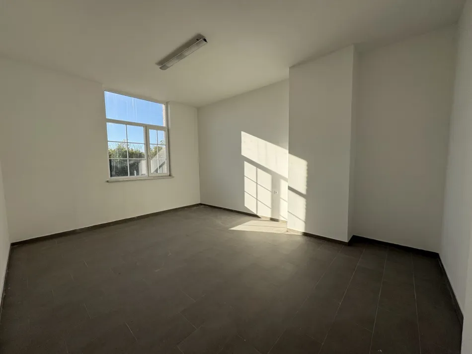 Vielseitig nutzbarer Raum, Büro, Lager im Industriegebiet – ca. 17 m² PROVISIONSFREI!!! D9 - Titelbild