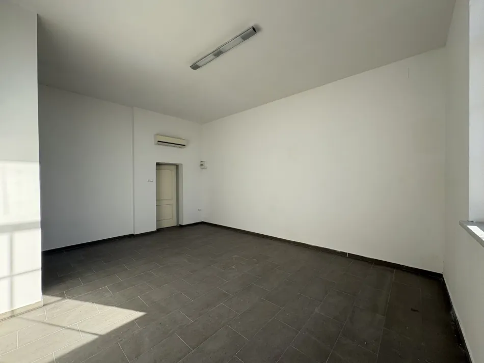 Vielseitig nutzbarer Raum, Büro, Lager im Industriegebiet – ca. 17 m² PROVISIONSFREI!!! D9 - Bild