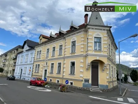 Altbau-Villa mit prunkvoller Fassade in Knittelfeld zur Sanierung mit Garten und Parkplatzmöglichkeiten - Bild
