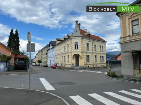 Altbau-Villa mit prunkvoller Fassade in Knittelfeld zur Sanierung mit Garten und Parkplatzmöglichkeiten - Bild