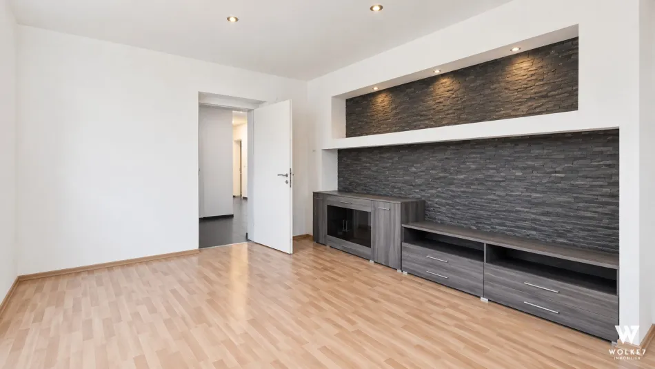 Modernisierte 4-Zimmer-Wohnung mit Loggia und Parkblick I Nahe Donauinsel und Donaukanal - Bild