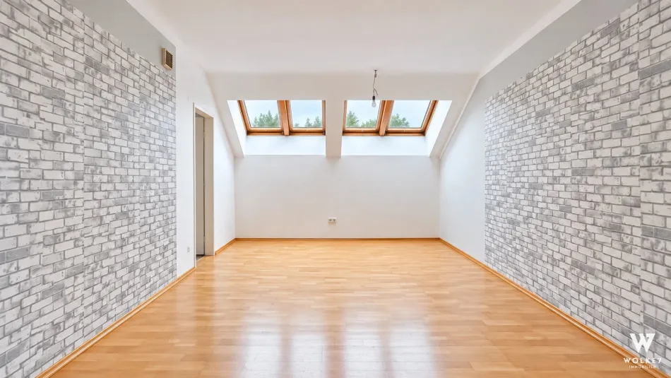Anlegerhit: Ruhige Dachgeschosswohnung mit ca. 70 m² und WG-tauglichem Grundriss I Nahe U1 Kagraner Platz - Bild
