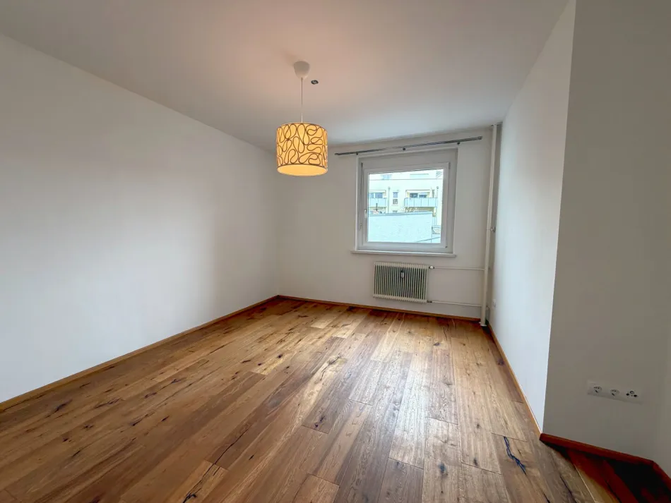 Neuwertige 3-Zi-Wohnung in Graz mit Loggia, Stellplatz & Südbalkon - Bild