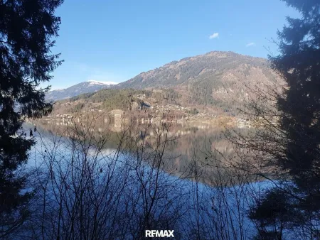 Blick vom Radweg auf Döbriach
