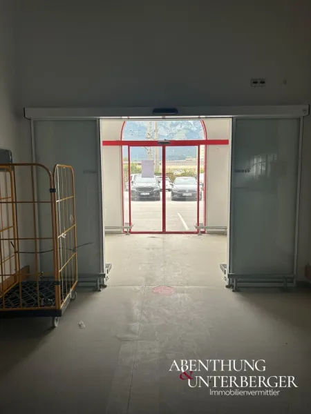 Große Industriehalle 850m² in Hall in Tirol – ideale Gewerbefläche zu mieten!