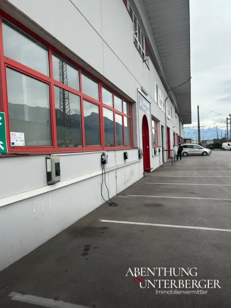 Große Industriehalle 850m² in Hall in Tirol – ideale Gewerbefläche zu mieten!