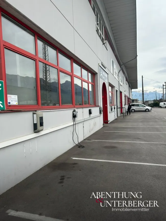Große Industriehalle 850m² in Hall in Tirol – ideale Gewerbefläche zu mieten! - Bild