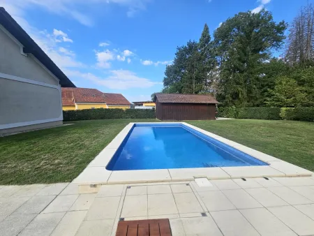 Poolansicht 1: Pool 8 x 4m mit Salzwasseranlage