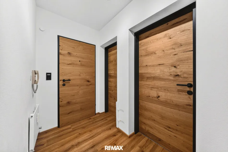 Frisch renovierter 3-Zimmer-Dachgeschosstraum mit zwei Balkonen und Tiroler Bergpanorama in Alpbach - Bild