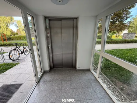 Eingang - Halbgeschoss-Lift