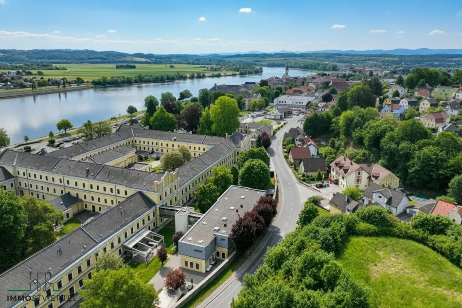 Einzigartige Neubauvilla mit Pool und herrlichen Donaublick! - Bild