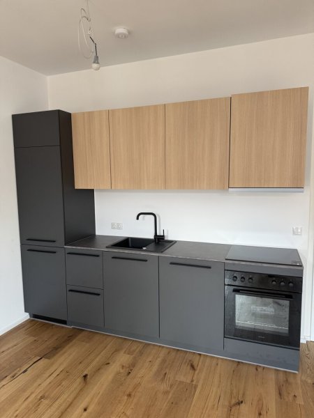 Moderne 2-Zimmer-Wohnung mit Balkon, Stadt- und Grünblick in zentraler Lage in Graz, vollsaniert!