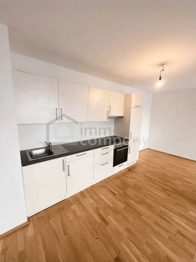 Neuwertige 2-Zi Wohnung in 1100 Wien mit Balkon, Garage Stellplatz & Fußbodenheizung! - Bild