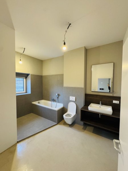 HERRLICHE Neubauwohnung mit 2 Zimmern, Balkon und Garage mitten im Zentrum