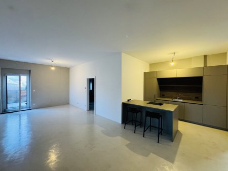 HERRLICHE Neubauwohnung mit 2 Zimmern, Balkon und Garage mitten im Zentrum