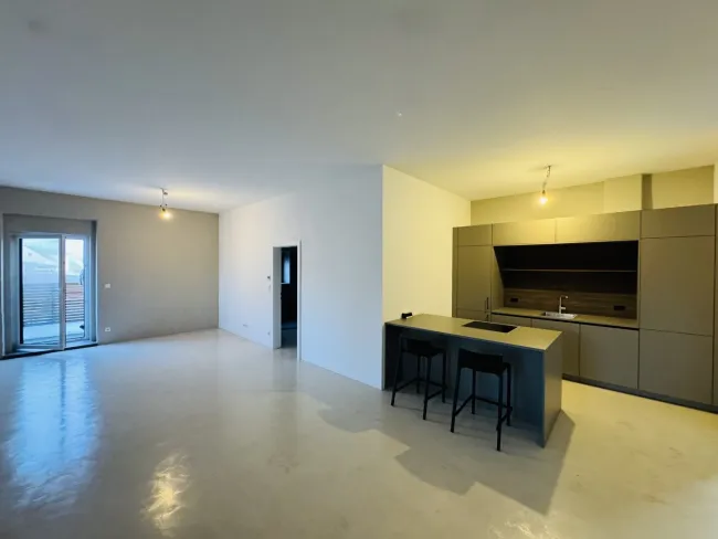 HERRLICHE Neubauwohnung mit 2 Zimmern, Balkon und Garage mitten im Zentrum - Titelbild