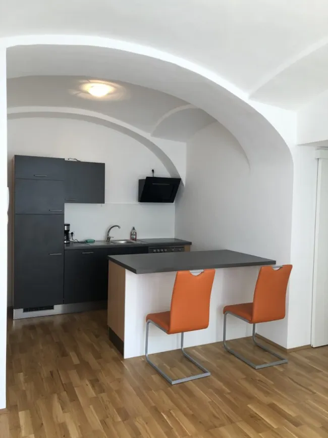 2-Zimmer-Erdgeschosswohnung mit Carport im Zentrum von St. Georgen - Titelbild