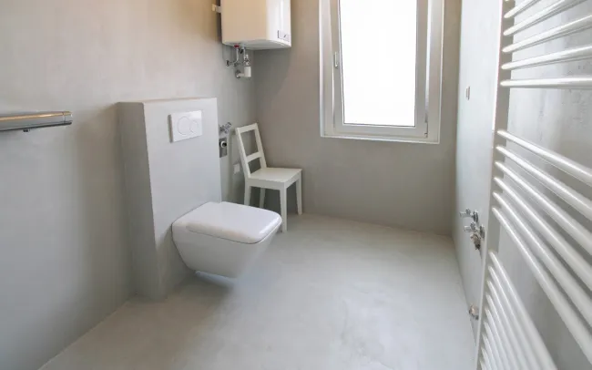 Schlossbergblick zum Genießen: 2-Zimmer-Balkonwohnung in perfekter Lage - Bild