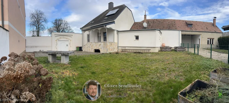 PREISREDUZIERTES OKTOBERSPECIAL !! Charmantes Landhaus, 2020 saniert, 35 Min. von Wien 22 und 10 Gehminuten vom Bahnhof entfernt - Titelbild