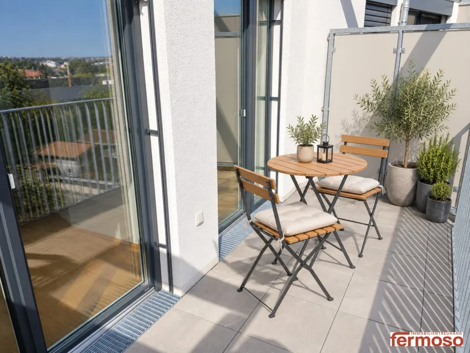 Neuwertige 2-Zi Wohnung mit Balkon und Stadtblick in 1100 Wien – Miete 999 € - Bild