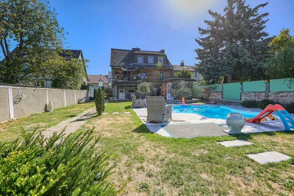 +NEU+ Ein traumhaftes Zuhause, viele Möglichkeiten – charmantes Familienhaus mit Salzwasserpool und zwei Wohneinheiten + - Bild