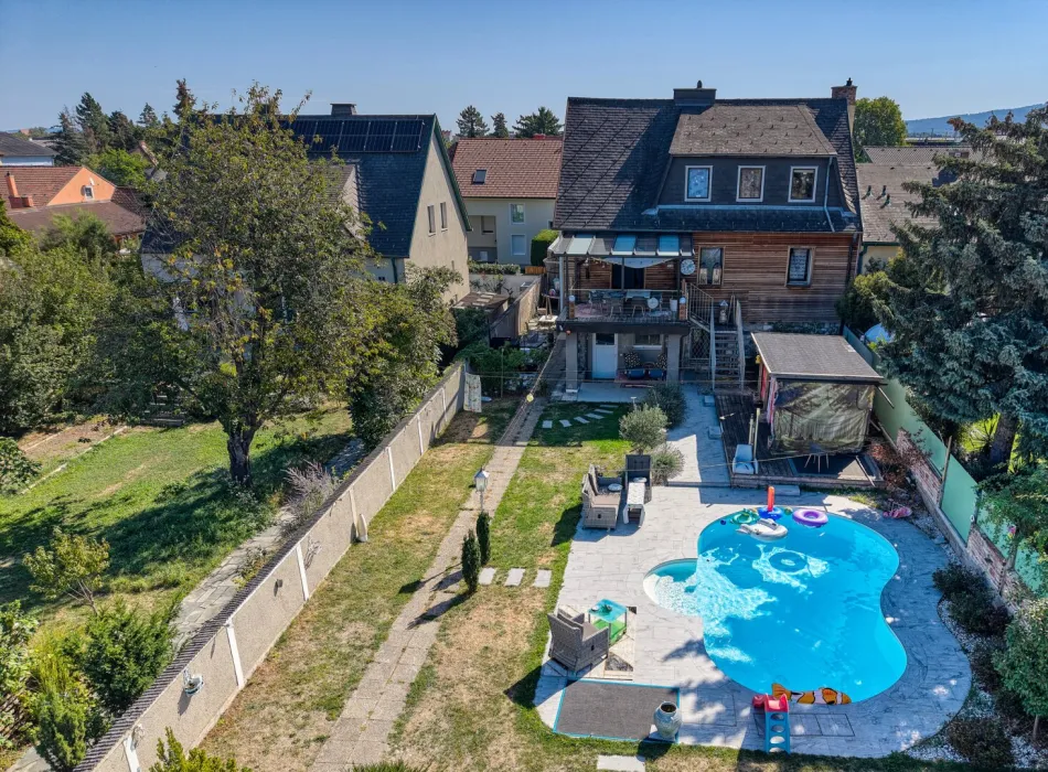 +NEU+ Ein traumhaftes Zuhause, viele Möglichkeiten – charmantes Familienhaus mit Salzwasserpool und zwei Wohneinheiten + - Bild