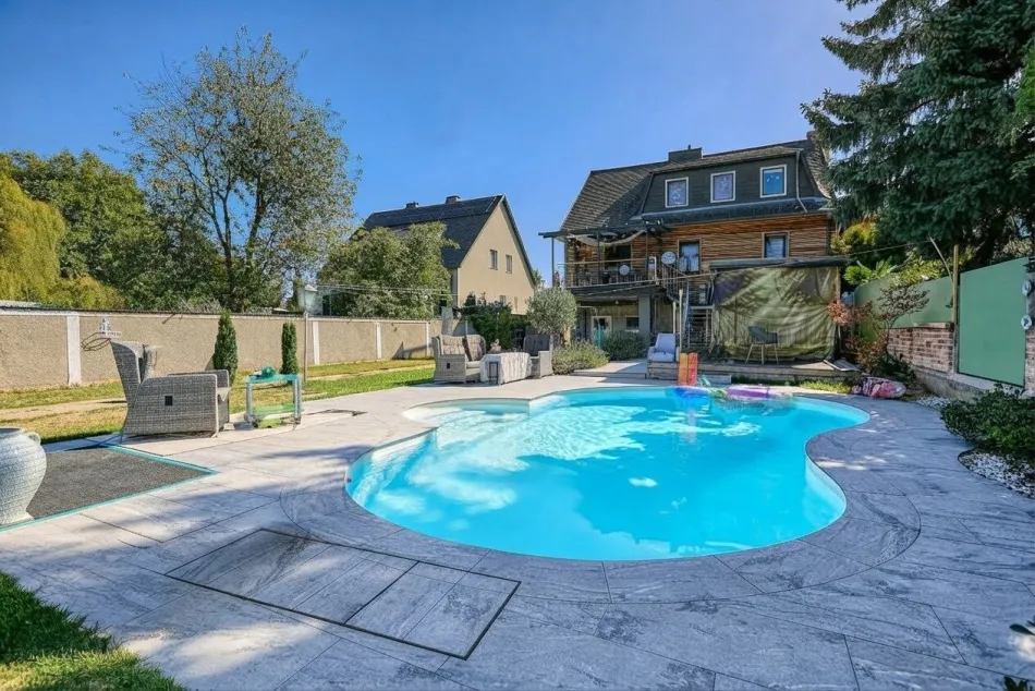 +NEU+ Ein traumhaftes Zuhause, viele Möglichkeiten – charmantes Familienhaus mit Salzwasserpool und zwei Wohneinheiten + - Titelbild
