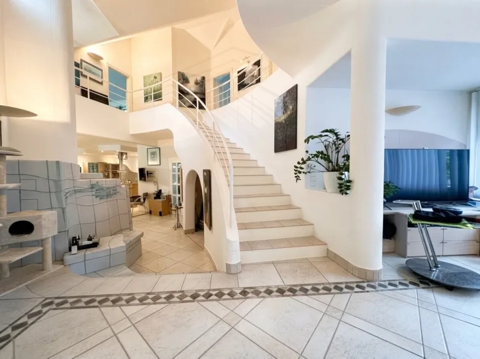 EXKLUSIVE VILLA MIT PRIVATEM POOL, WELLNESS & HEIMKINO - Titelbild