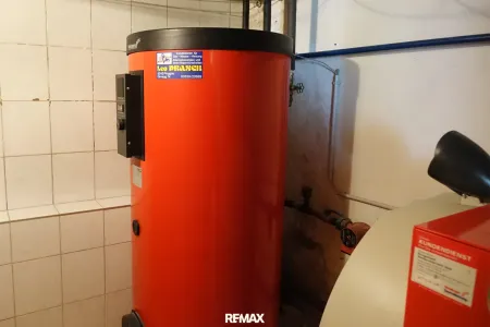 Heizung mit Warmwasser im Keller