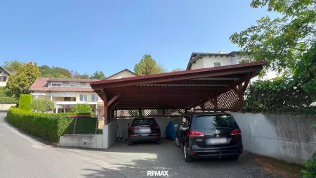 großzügiges Carport