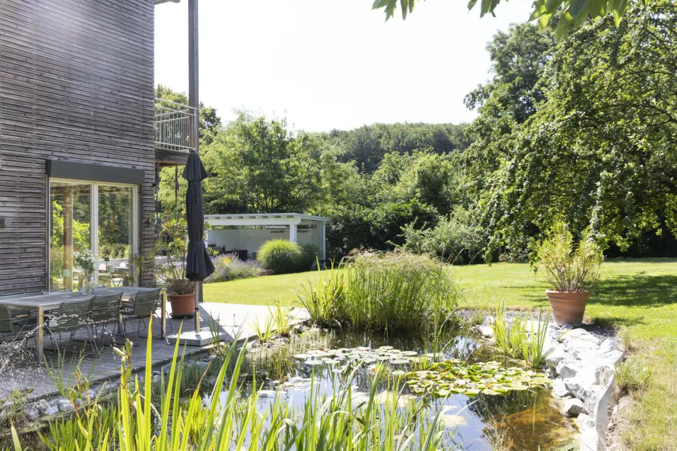 Natur trifft Moderne: Traumhaus mit prachtvollem Garten, Pool und nachhaltiger Ausstattung in Rekawinkel - Bild