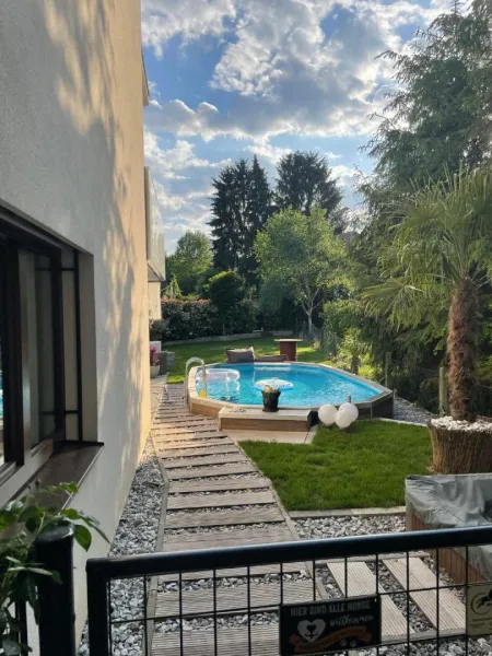 Garten mit Pool & Whirpool