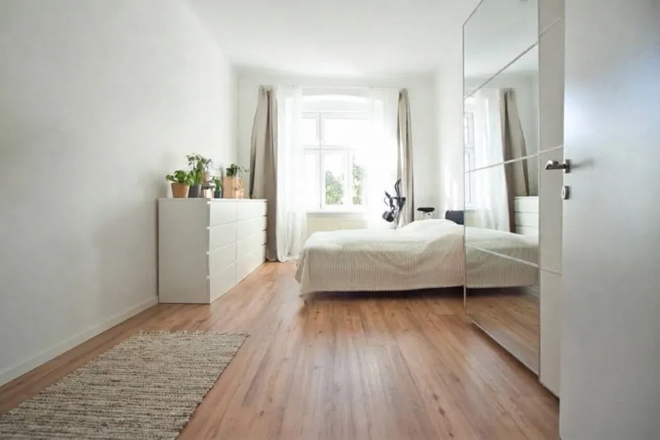 Sanierte 2-Zimmer Wohnung | Innenhoflage | direkt bei der U-Bahn-Station Thaliastraße - Bild