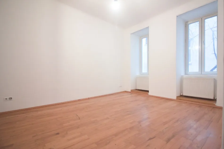 Sanierungsbedürftig | 3 Zimmer Altbau-Wohnung | ruhige Innenhoflage | zentral begehbar - Titelbild