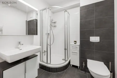 Badezimmer mit Dusche