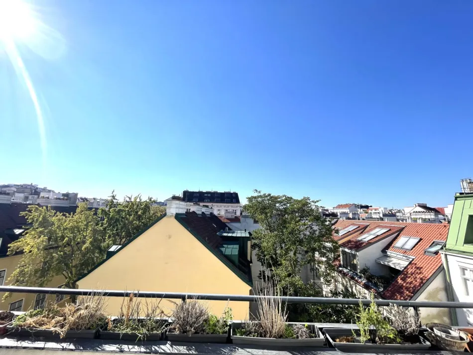 Rathausnähe - 4-Zimmer Stilaltbau-Wohnung mit Terrasse zu mieten ! - Bild