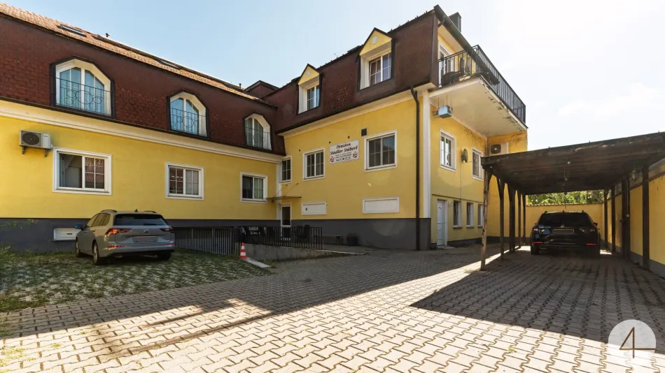 Vollvermietetes Anlageobjekt in Groß-Enzersdorf - Pension mit 19 Zimmern & 3 Geschäftslokalen - Titelbild