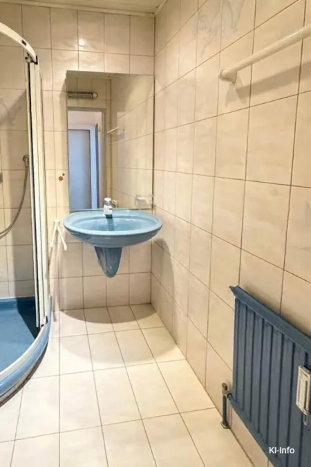 Badezimmer mit Dusche