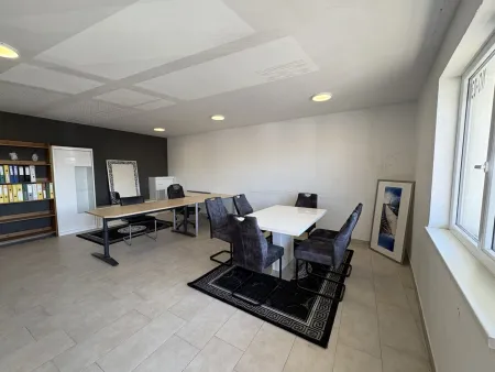 Möbliertes Büro, Kreativstudio oder Musik-Proberaum – ideal für IT, Social Media etc.