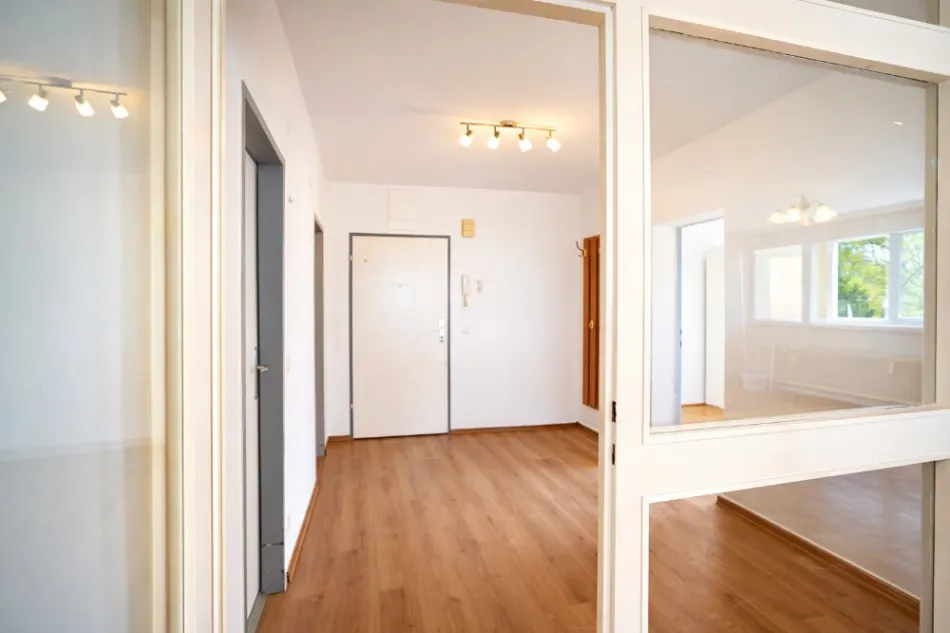 Aigen/Parsch: Zentrale und großzügige 2-Zimmer Wohnung mit Loggia. AB SOFORT! - Bild