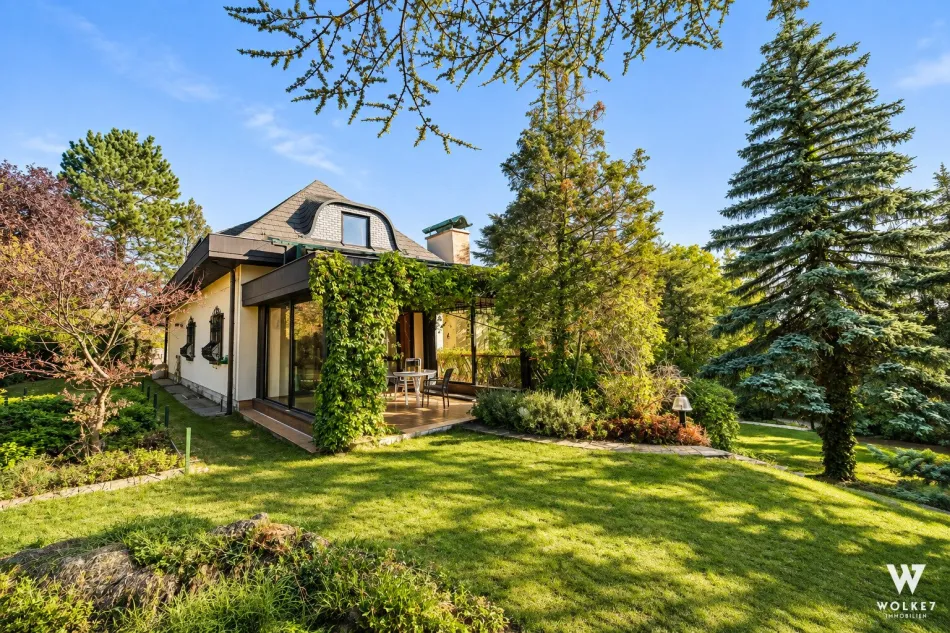Villa mit Innenpool | großer Privatgarten | Doppelgarage | Nähe Burg Lichtenstein - Bild