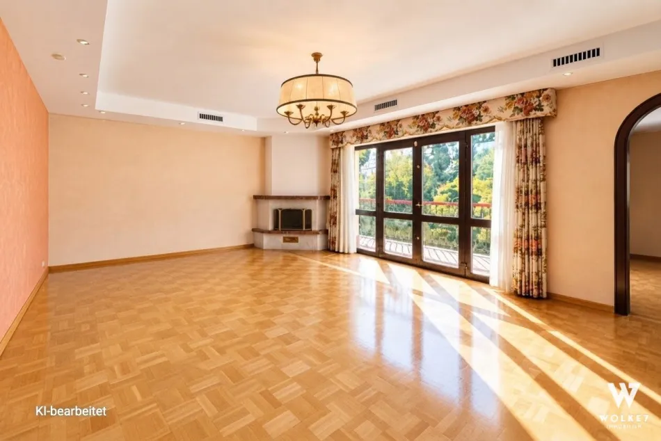 Villa mit Innenpool | großer Privatgarten | Doppelgarage | Nähe Burg Lichtenstein - Bild