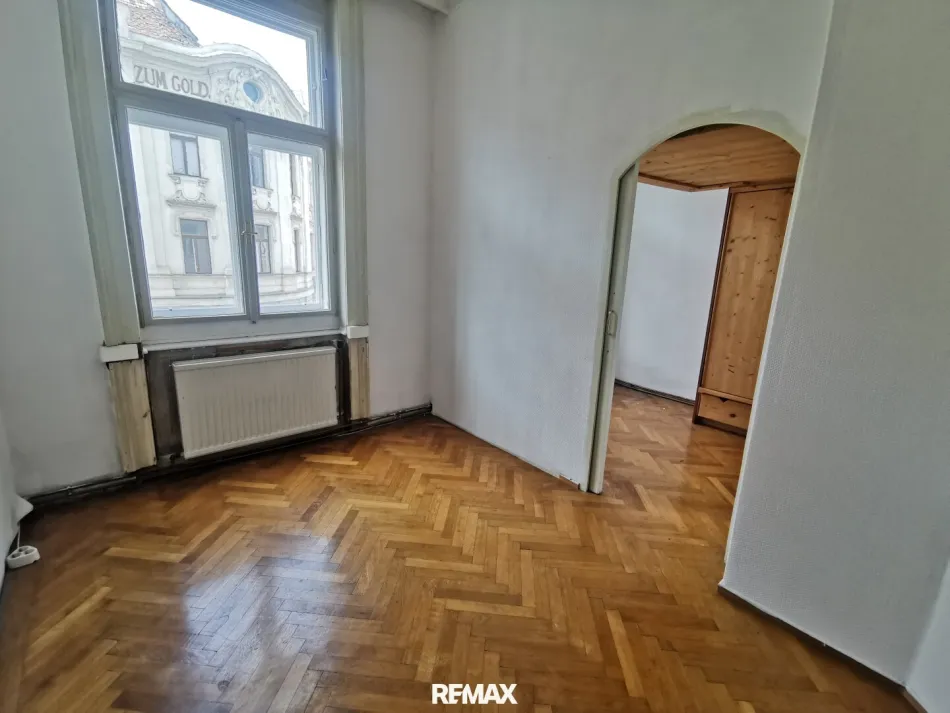 Mögliches Paradies > verschiedenste Umbaumöglichkeiten > sanierungsbedürftige 4 Zimmer plus in guter Lage des 6.. - Bild