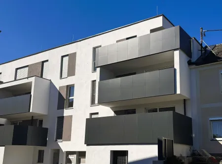 Straßenansicht Loggia / Balkon Top 6